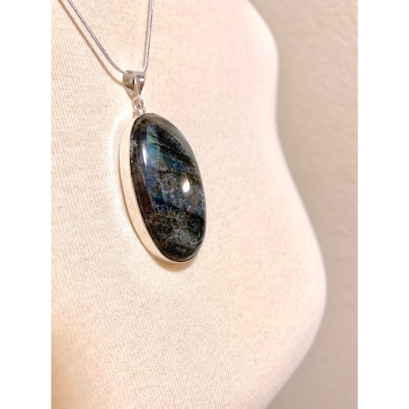 π Beautiful shimmering Labradorite necklace - Picture 4 of 10